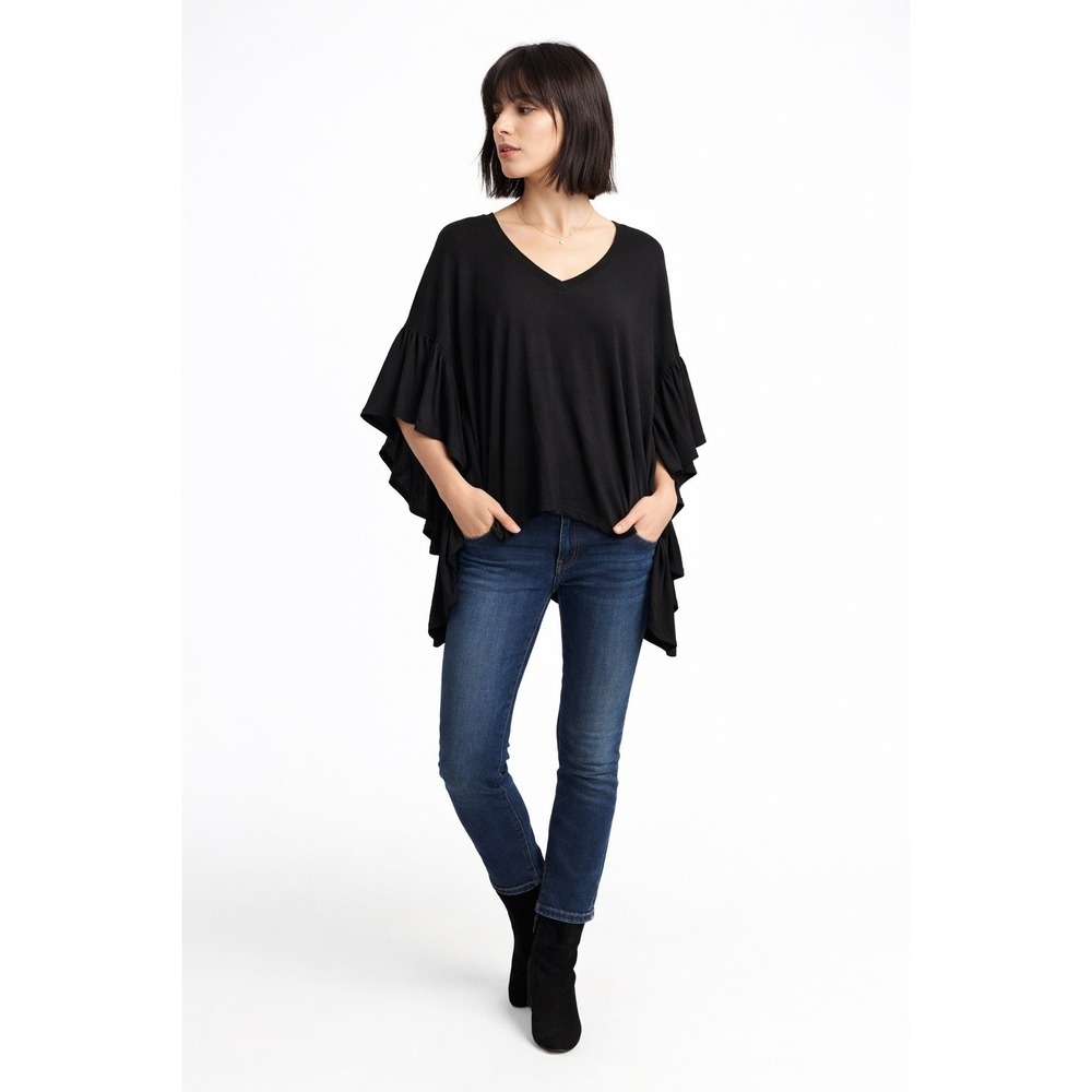 AKEMI + KIN Capa Flutter Sleeve Oversized Top L‎ Boho Black
